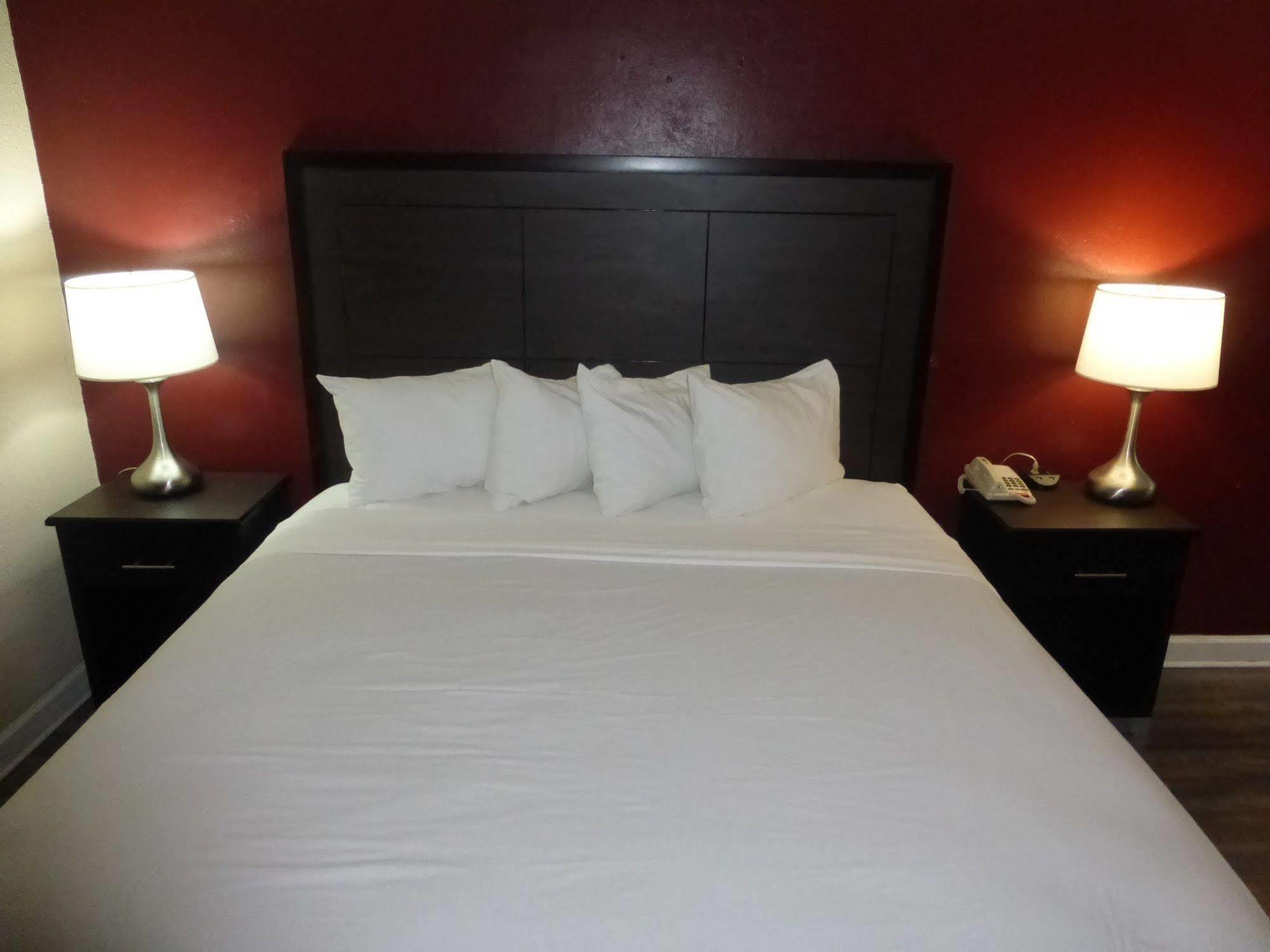 Red Roof Inn フォレスト・シティ エクステリア 写真