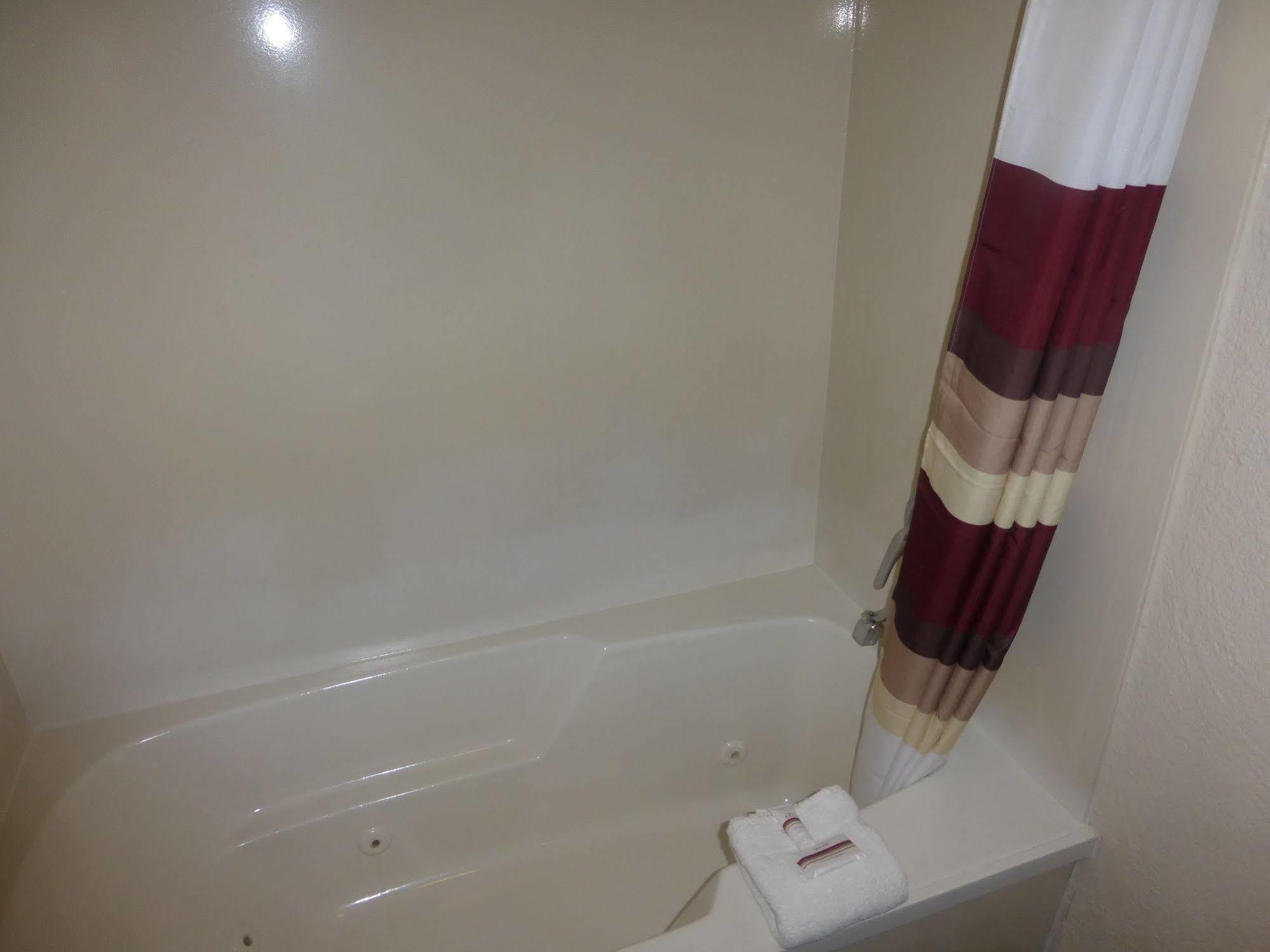 Red Roof Inn フォレスト・シティ エクステリア 写真